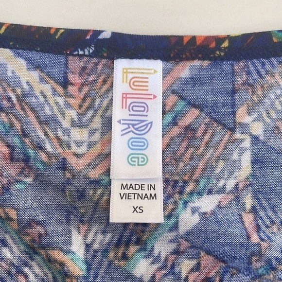 ❤️ 🆕 LuLaRoe Lynnae Shirt Hi-Lo Long Sleeves Tunic Top Colorful Scoop Neck - Picture 4 of 4